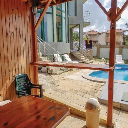 Six-bedroom Holiday In Vakantiehuis Sveti Vlas