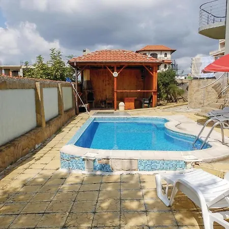 Six-bedroom Holiday In Sveti Vlas